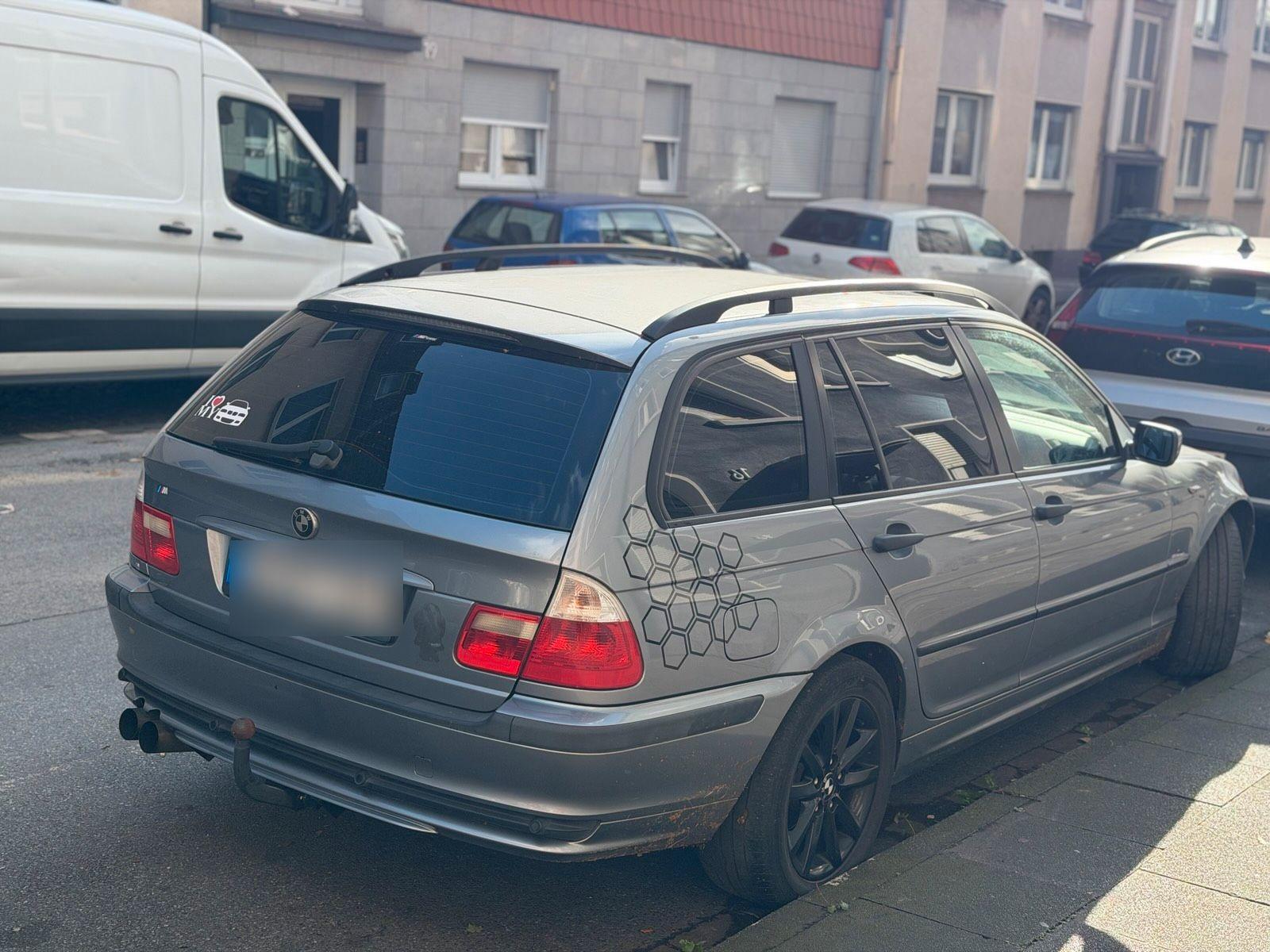 BMW 318 2005 — салон