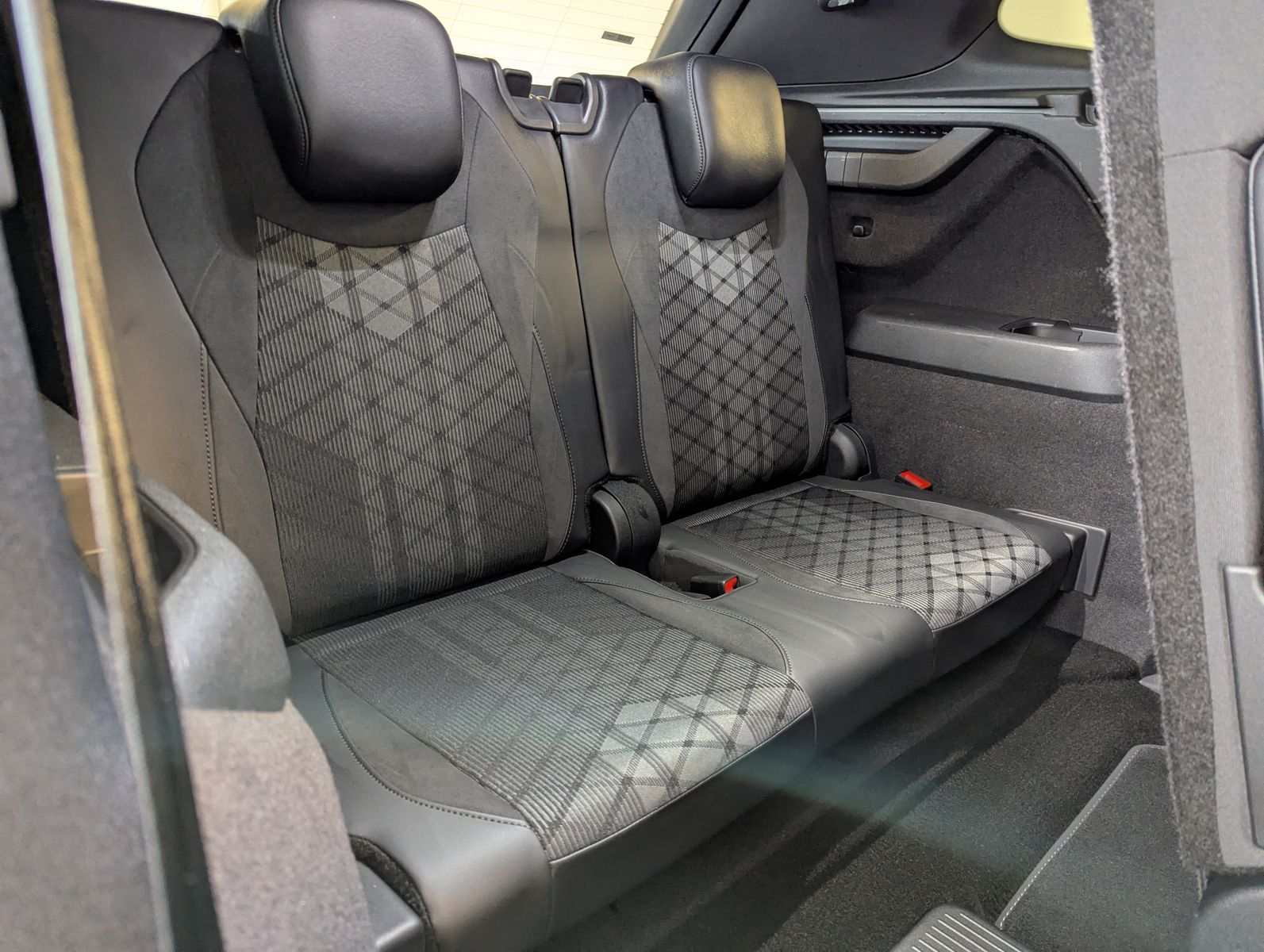 VW Tayron 2.0 4M R-Line Launch Pano Matrix AHK 20" - Image 18