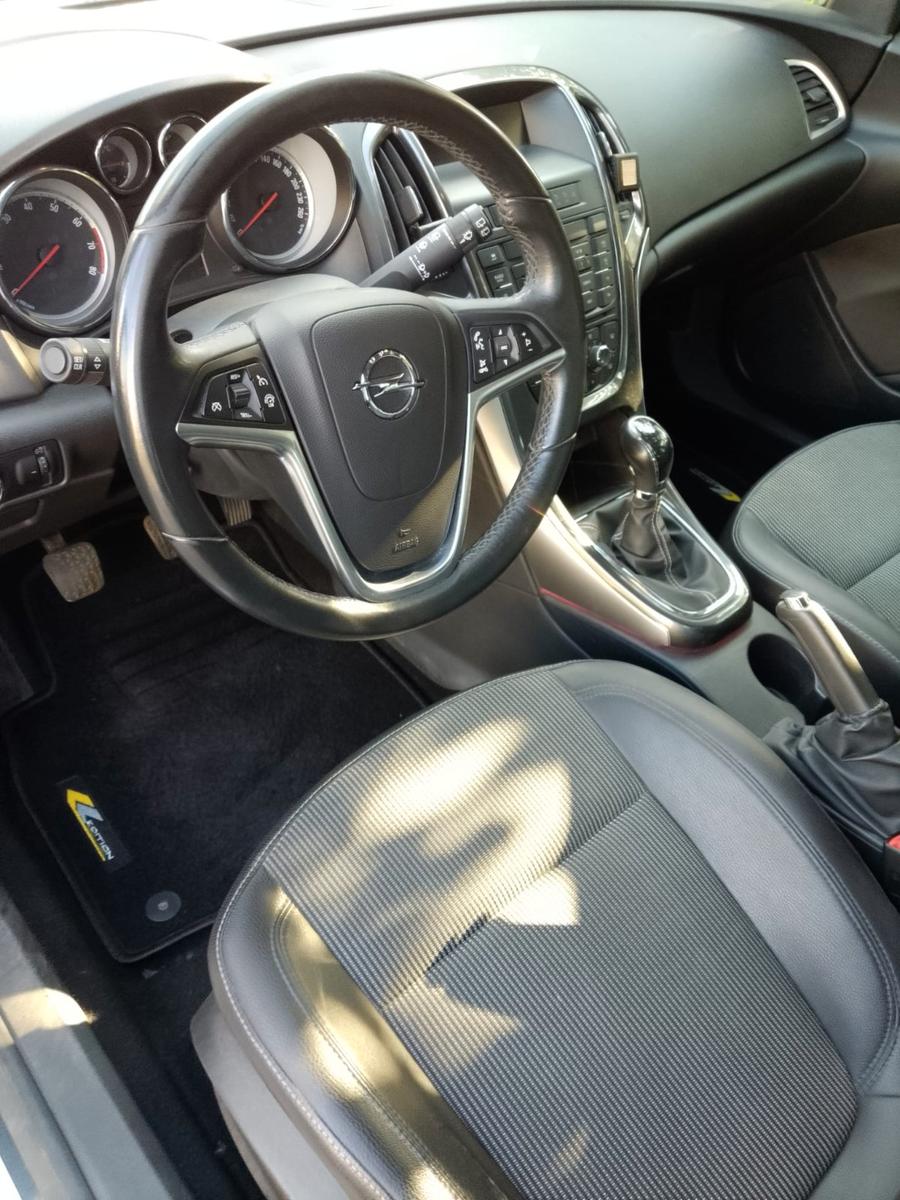 Opel Astra 2012 — photo 5