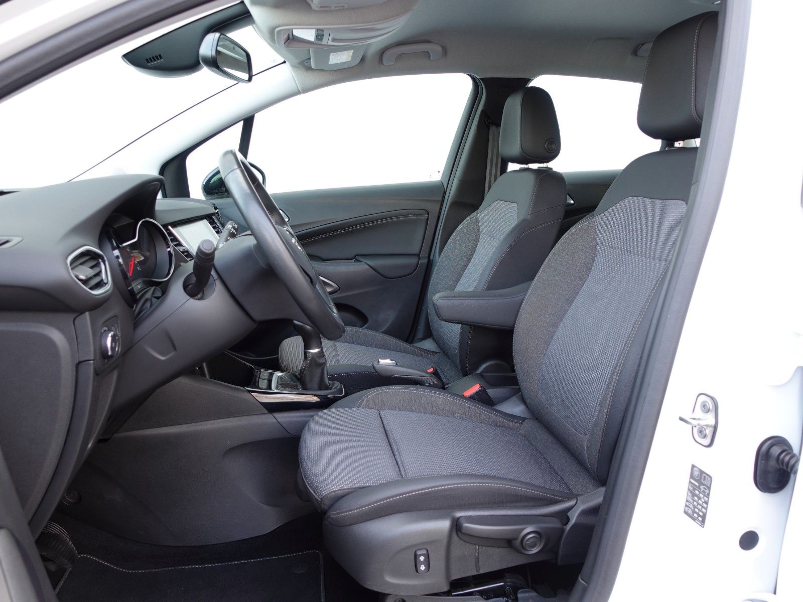 Fahrzeugabbildung Opel Crossland Elegance 1.2,Navi,AHK,Kamera,Allwetter