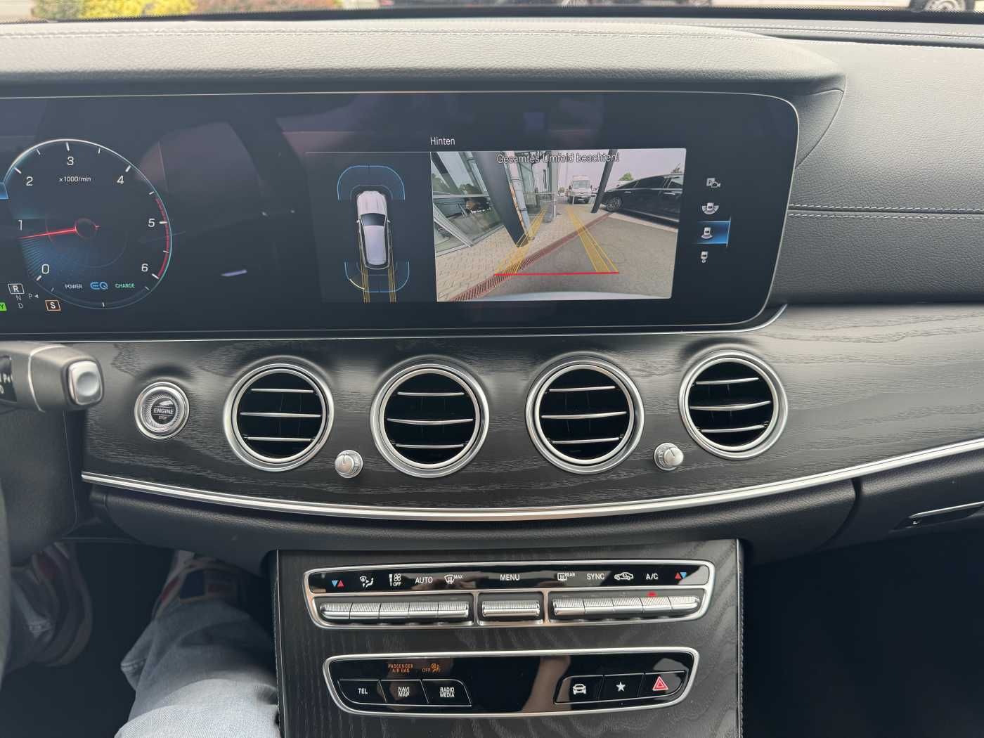 Fahrzeugabbildung Mercedes-Benz E 220d T AMG+AHK+ESD+RKamera+TotW+ Ambiente