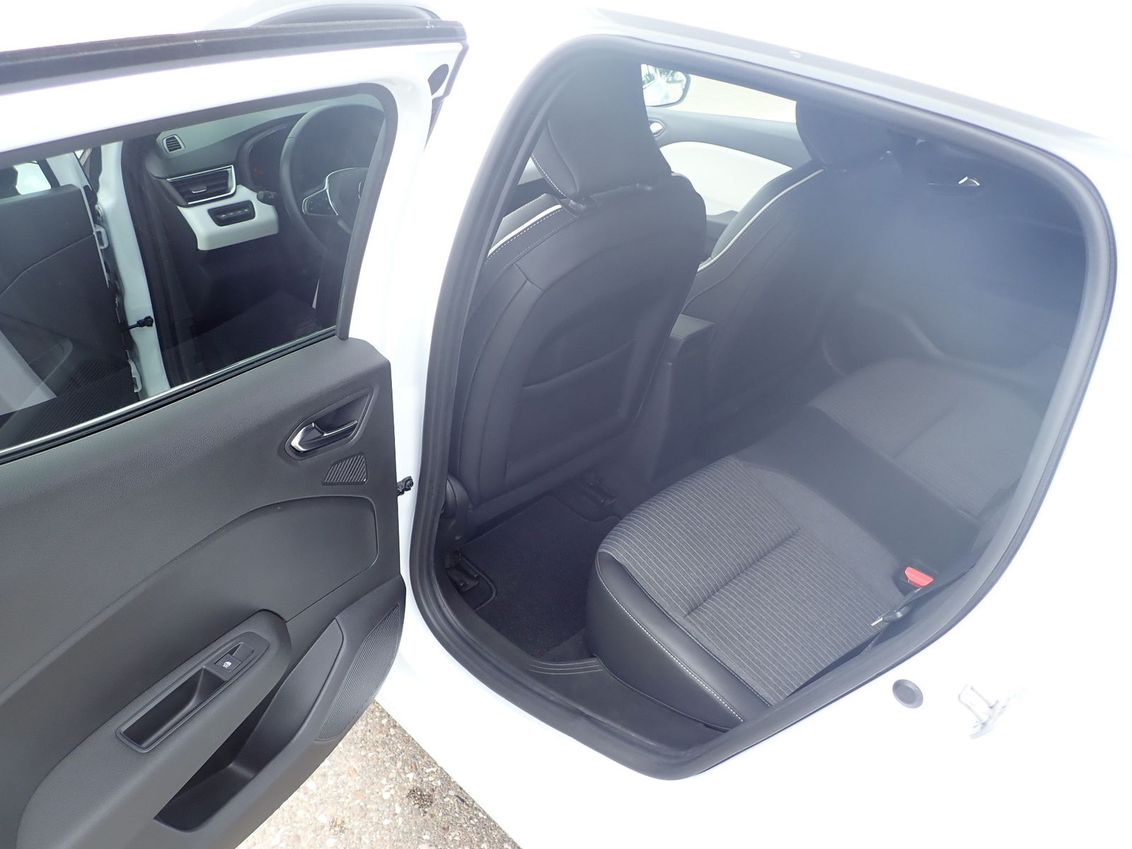 Fahrzeugabbildung Renault Clio Techno TCe 90 X-Tronic