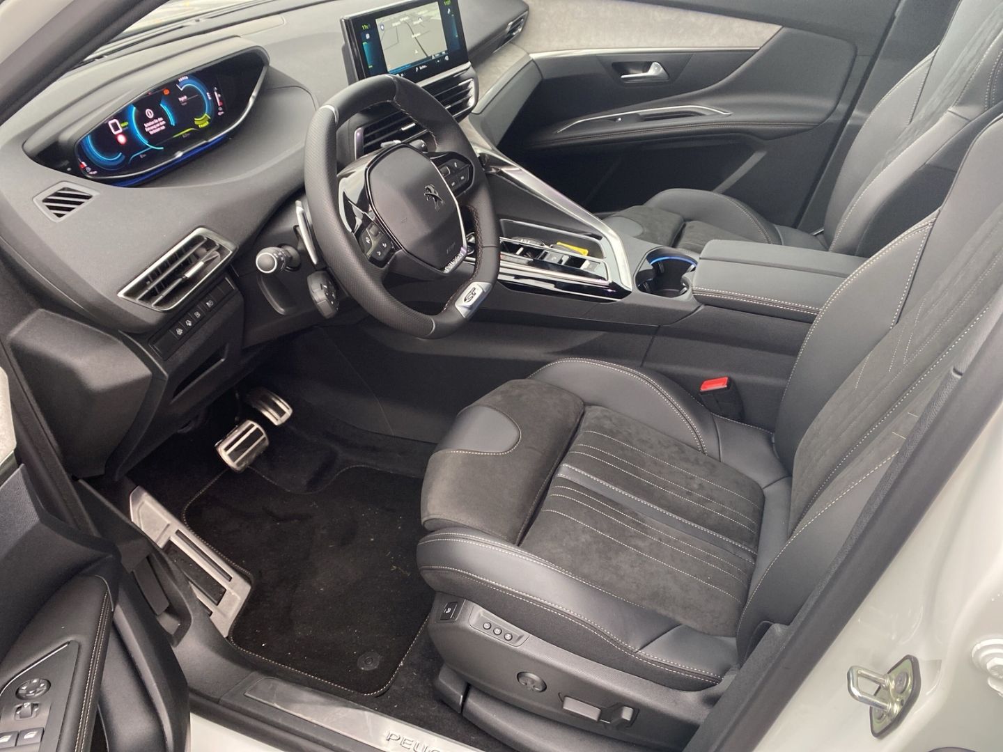 Fahrzeugabbildung Peugeot 3008 Hybrid4 300 GT 1.6 Plug-In EU6d