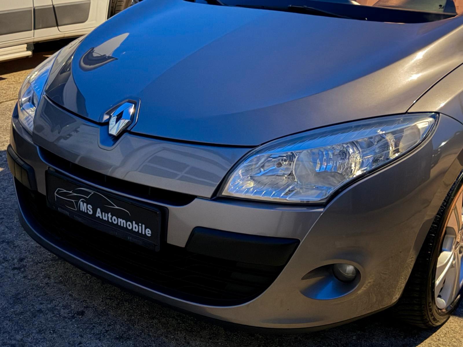Renault Megane 2011 — photo 11