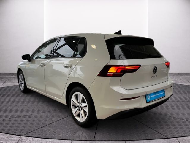 Fahrzeugabbildung Volkswagen Golf 1.5 eTSI DSG LIFE PANORAMA NAVI GJR HUD