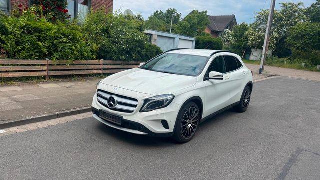 MERCEDES-BENZ CLA 220
