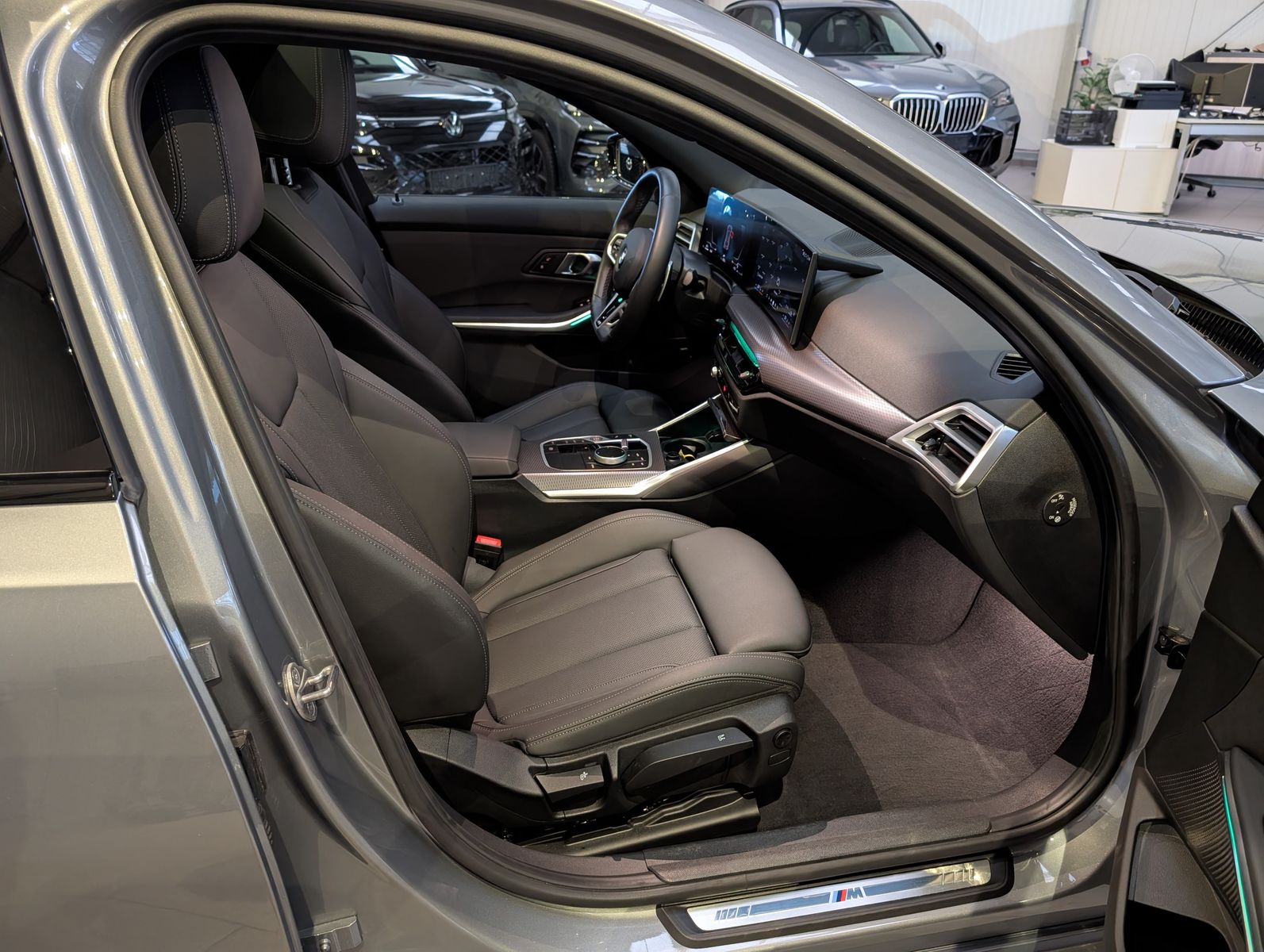 Fahrzeugabbildung BMW 320 d M-Sport Ad-LED ACC Comfort Kamera Pano AHK