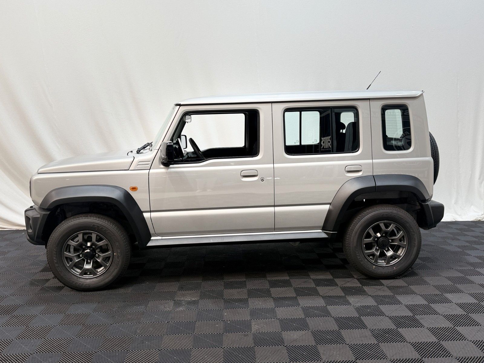 Fahrzeugabbildung Suzuki RTR Jimmy - 4/5 Türer - LED - RFK - MFL