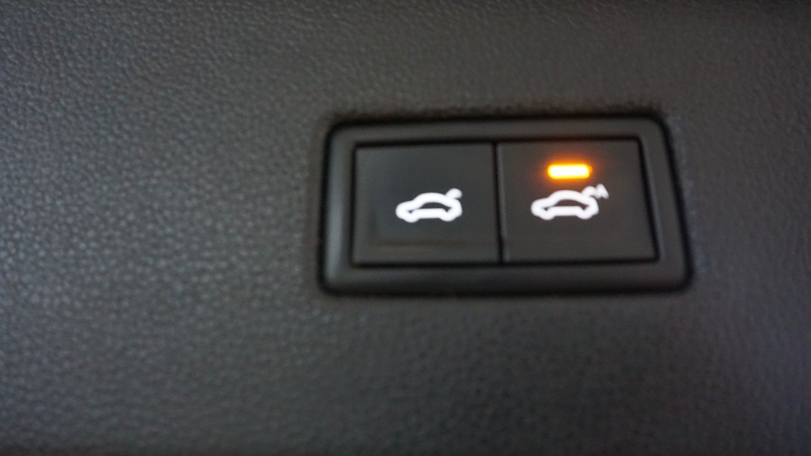 Fahrzeugabbildung Volkswagen Tiguan 4Motion R line *PANO*KAMERA*PERLMUTT*