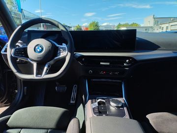 BMW 330e xDrive Touring M Sportpaket Head-Up HiFi