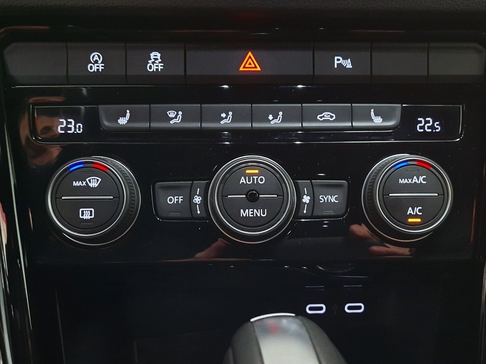 Fahrzeugabbildung Volkswagen T-Roc R 4Motion DSG *AHK*Cam*Navi*App-Con*Assist