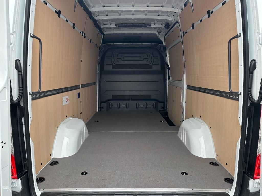 Fahrzeugabbildung Mercedes-Benz Sprinter 317 CDI Kasten PRO L2H2 AHK LED AUT KAM