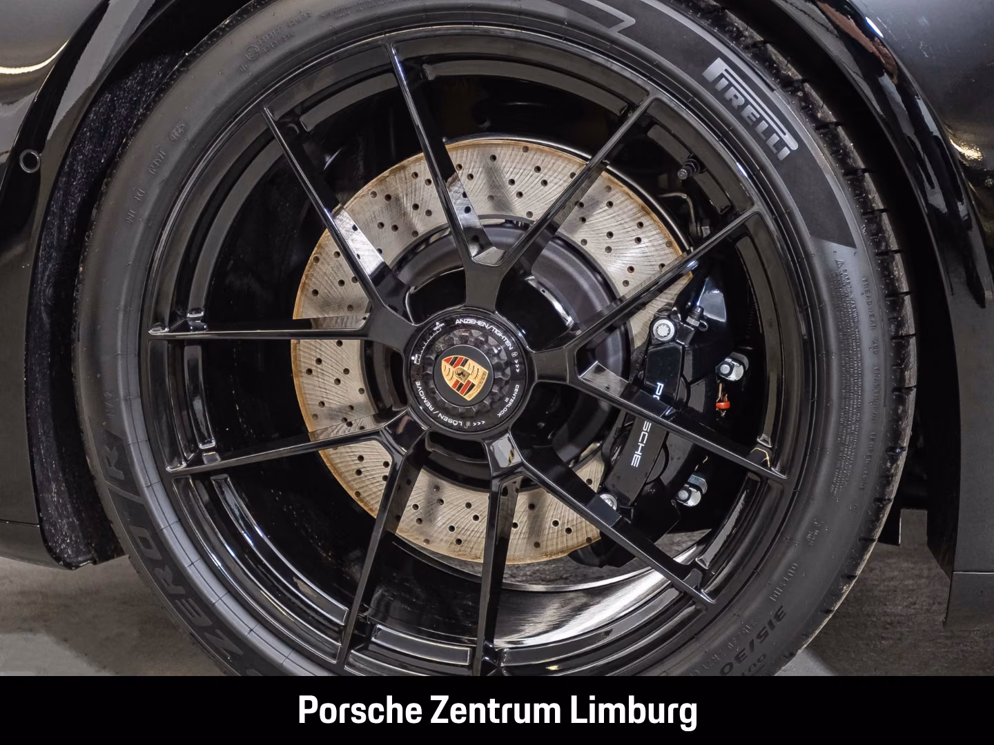 PORSCHE 992 911 CARRERA 4 GTS CABRIOLET