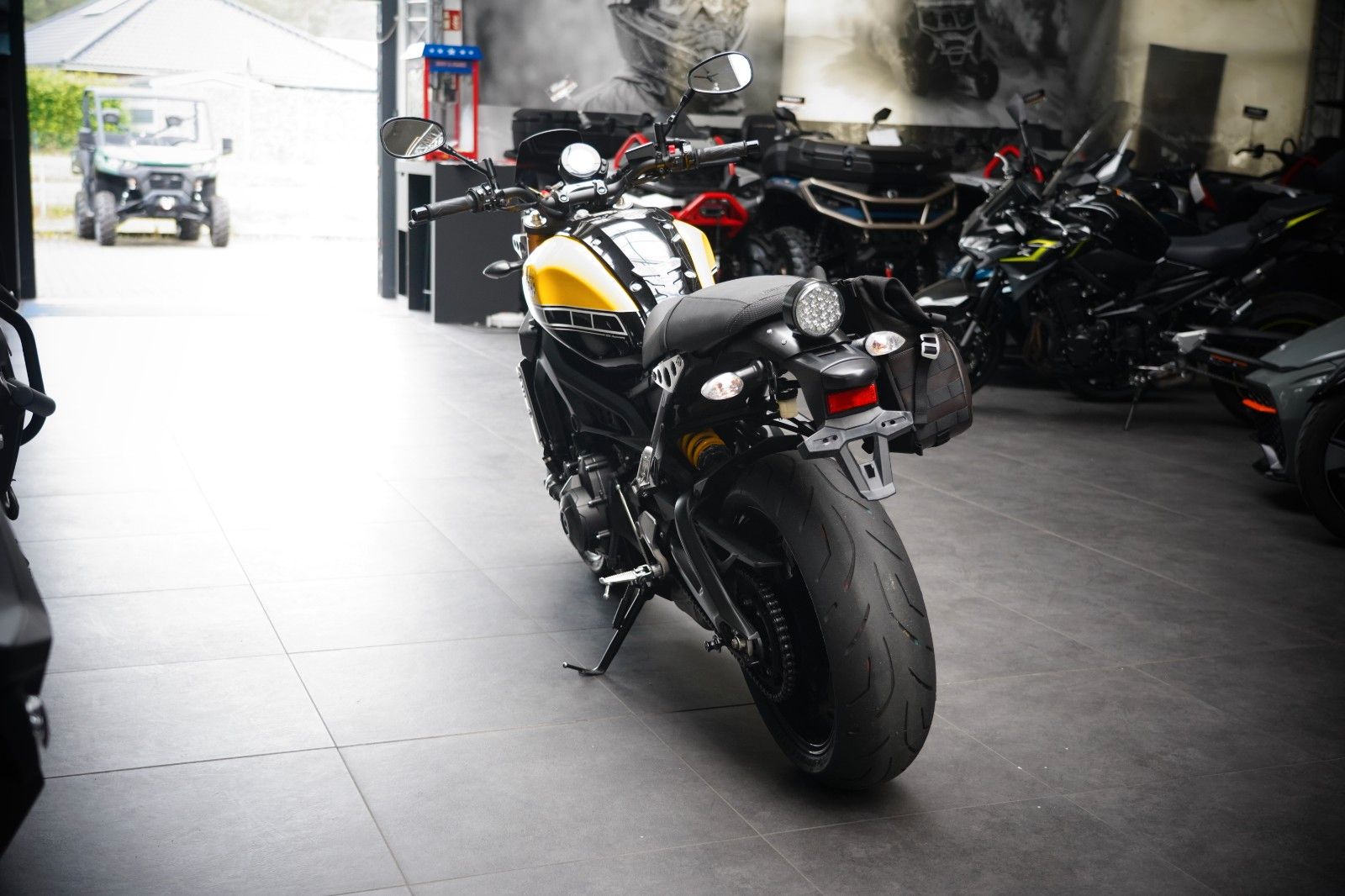 Fahrzeugabbildung Yamaha XSR 900 Top Zustand