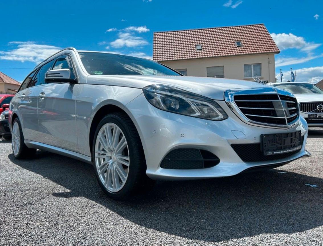 Mercedes-Benz E 250 BT SHZ + ACC + PANO + AHK + LED