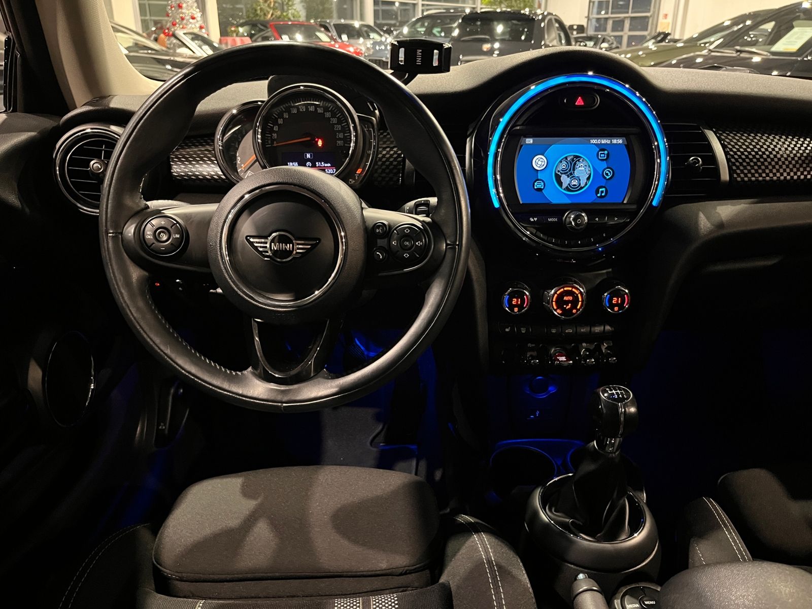 Fahrzeugabbildung MINI Cooper S Pepper KLIMA LED SHZ PDC 17"