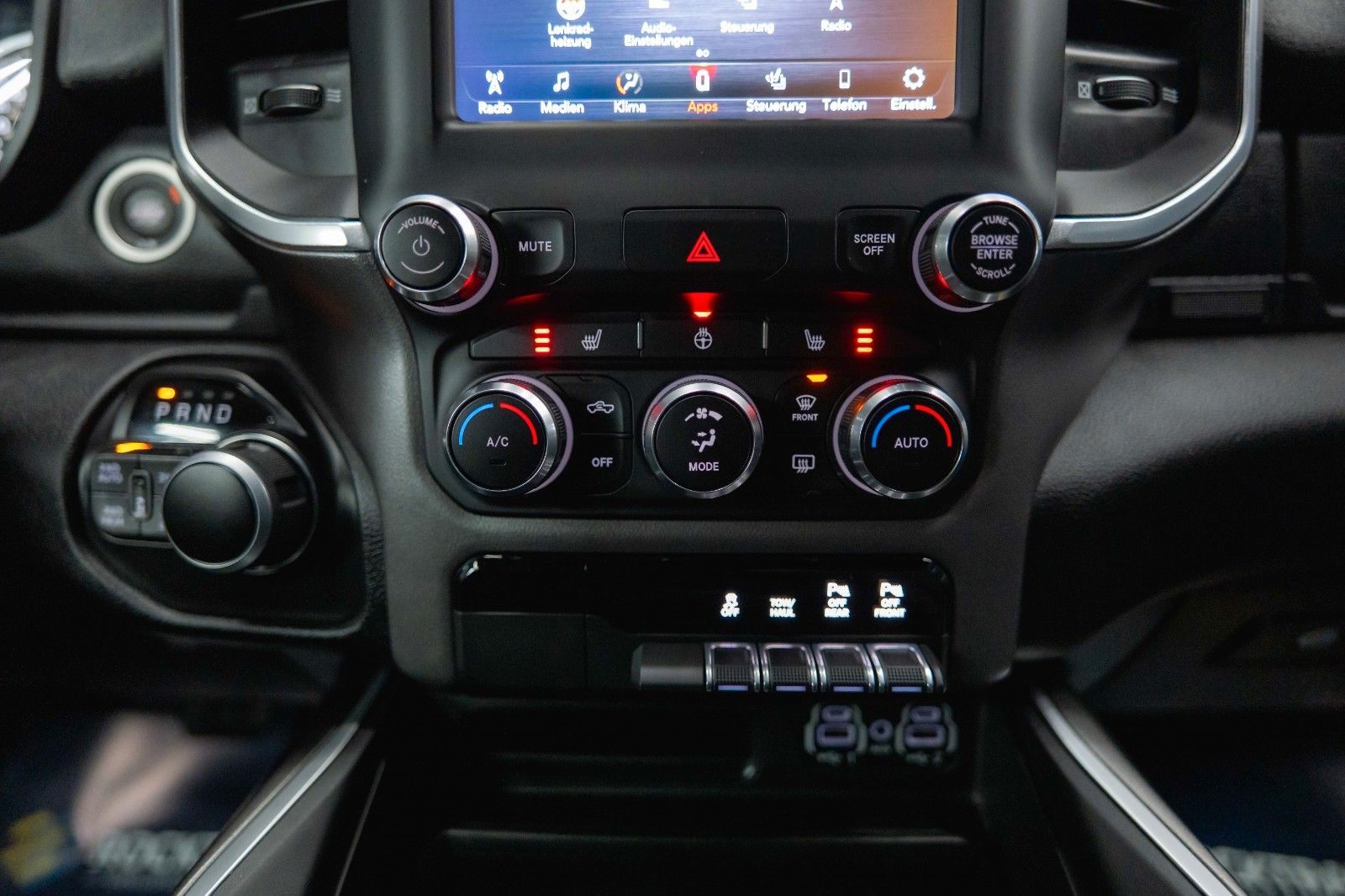 Fahrzeugabbildung Dodge RAM 5.7 V8 HEMI 4x4 Offroad Night-Paket LED 19%