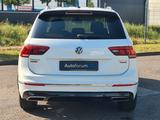 Volkswagen Tiguan Allspace 4Motion R-Line*Autom.*7-Sitz*LED - Volkswagen Tiguan Allspace R-Line mit Benzin-Antrieb
