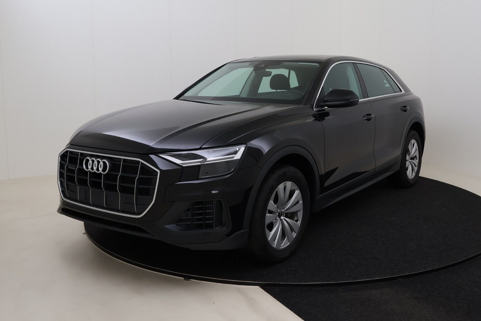 Audi Q8 - 55 TFSI Quattro - export outside EU (T1)