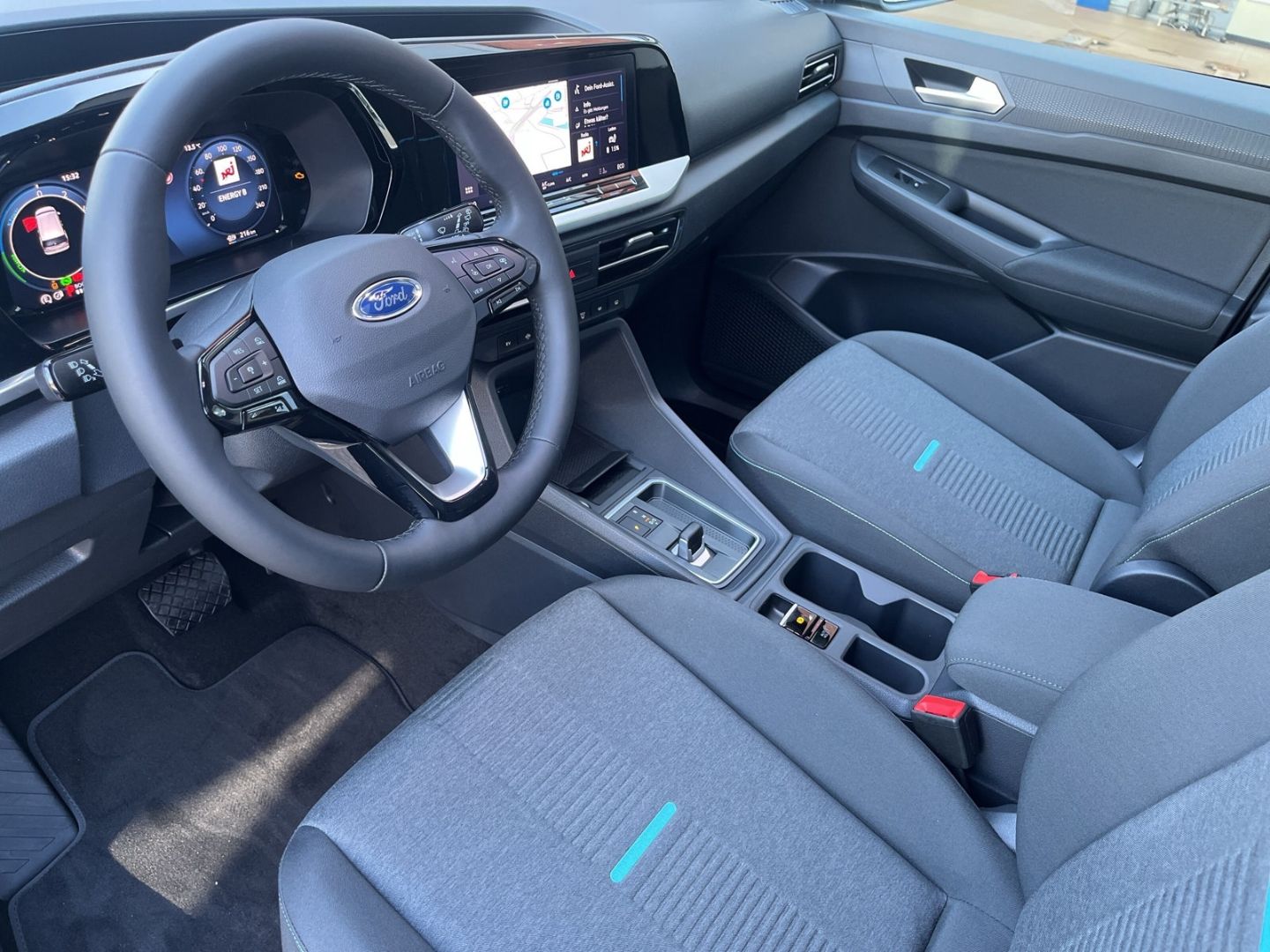 Fahrzeugabbildung Ford Tourneo Connect PHEV Active L1 mit vielen Extras
