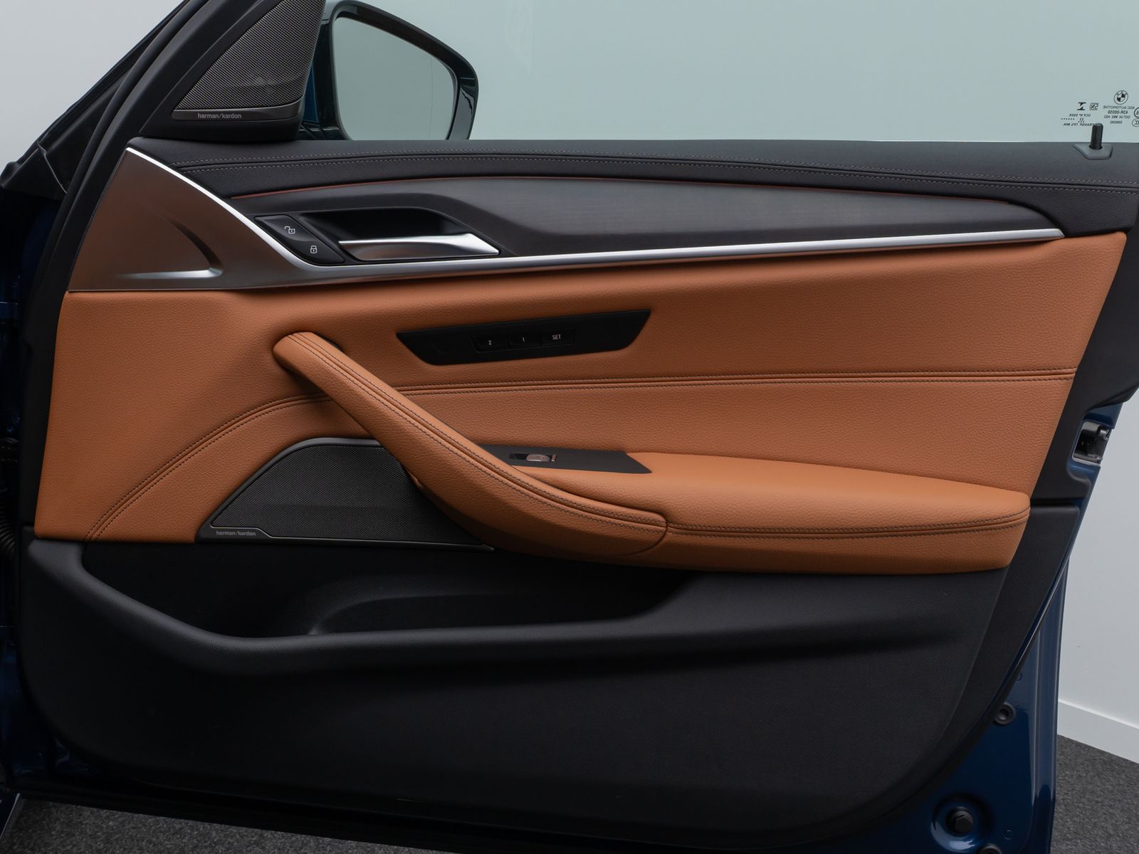 Fahrzeugabbildung BMW 530d xD LuxuryLine H/K DAB Komfort Alarm AHK ACC