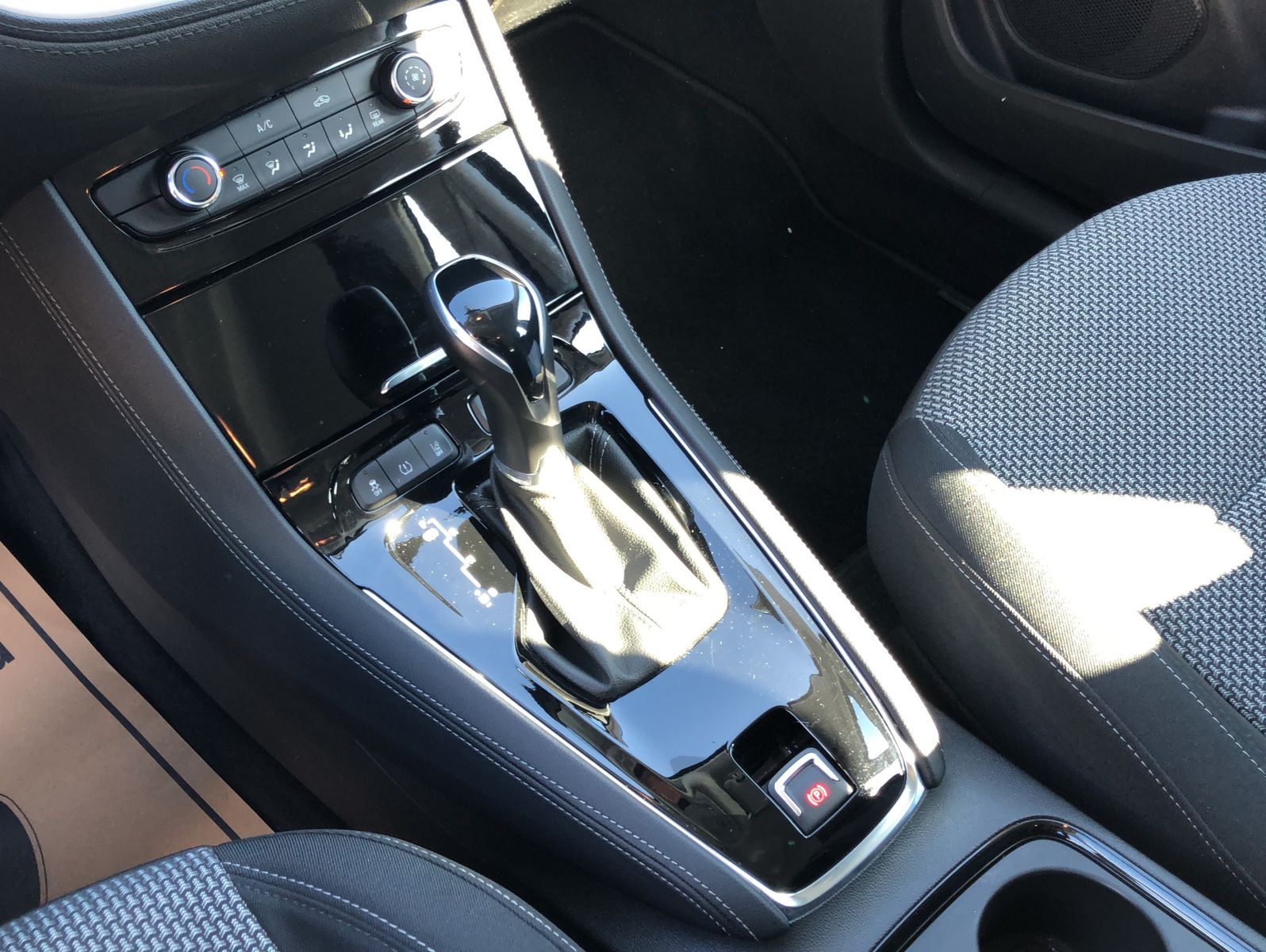 Fahrzeugabbildung Opel Grandland Edition