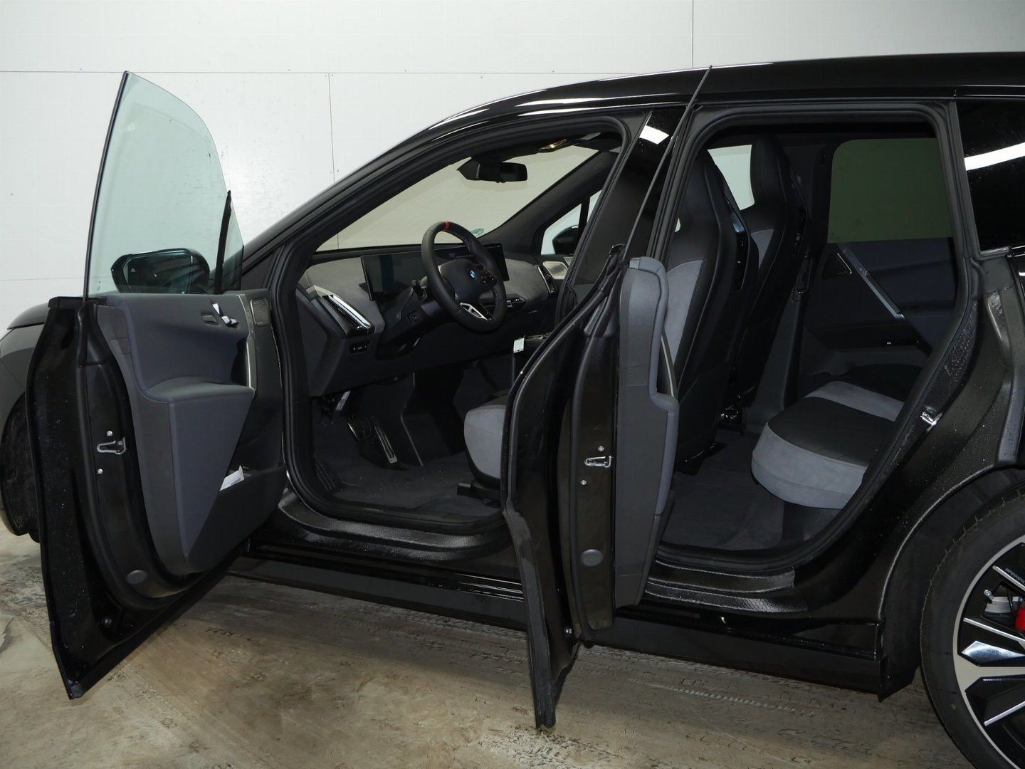 Fahrzeugeinzelansicht 14 Fahrzeugabbildung BMW iX M70 |B&W |Panoramaglasdach| Sitzbelüftung vor
