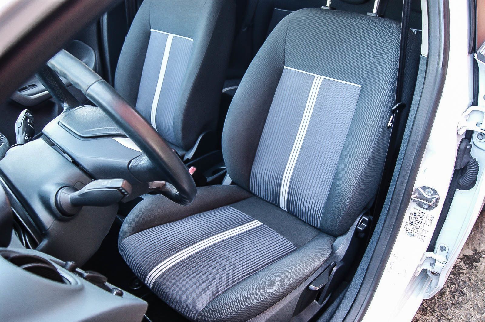 Fahrzeugabbildung Ford Fiesta 1.25 60kW VIVA KLIMA SITZHZG SPORT-FW ALU