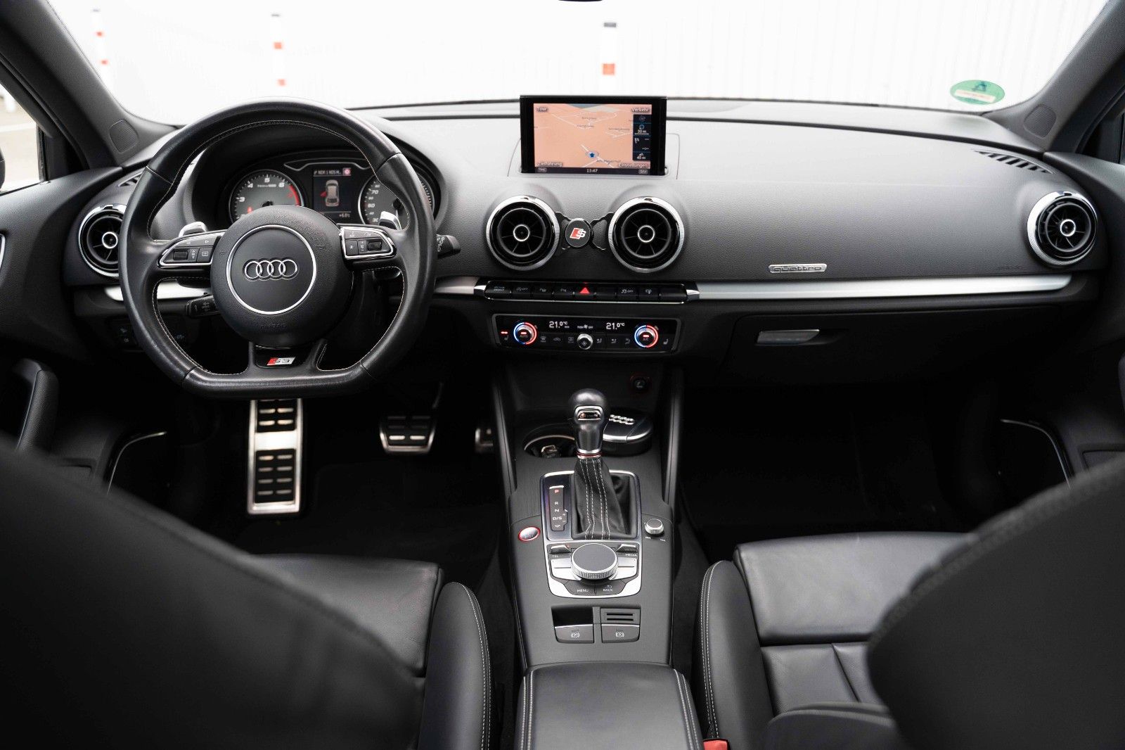 Fahrzeugabbildung Audi S3 SPORTB 2.0TFSI KAM PANO B&O S-SITZ LED KEYLES