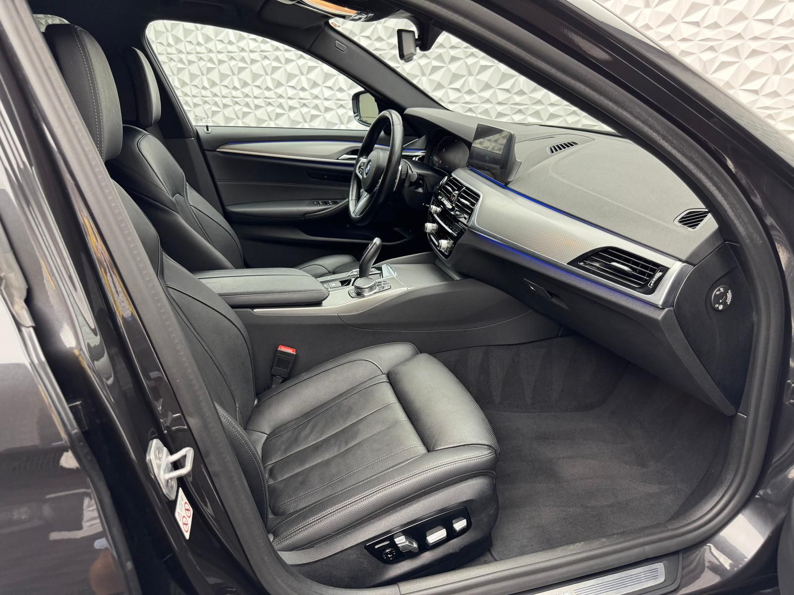 Fahrzeugabbildung BMW 520d M-PAKET/AKTIVLENK/ACC/PANO/AHK/KEYL/CAM/DAB