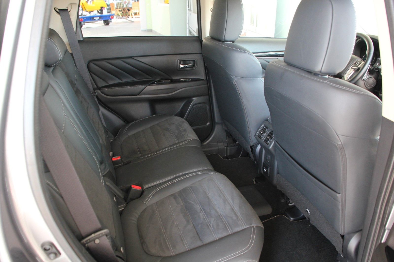 Fahrzeugabbildung Mitsubishi Outlander PHEV Plus mit FA-Paket