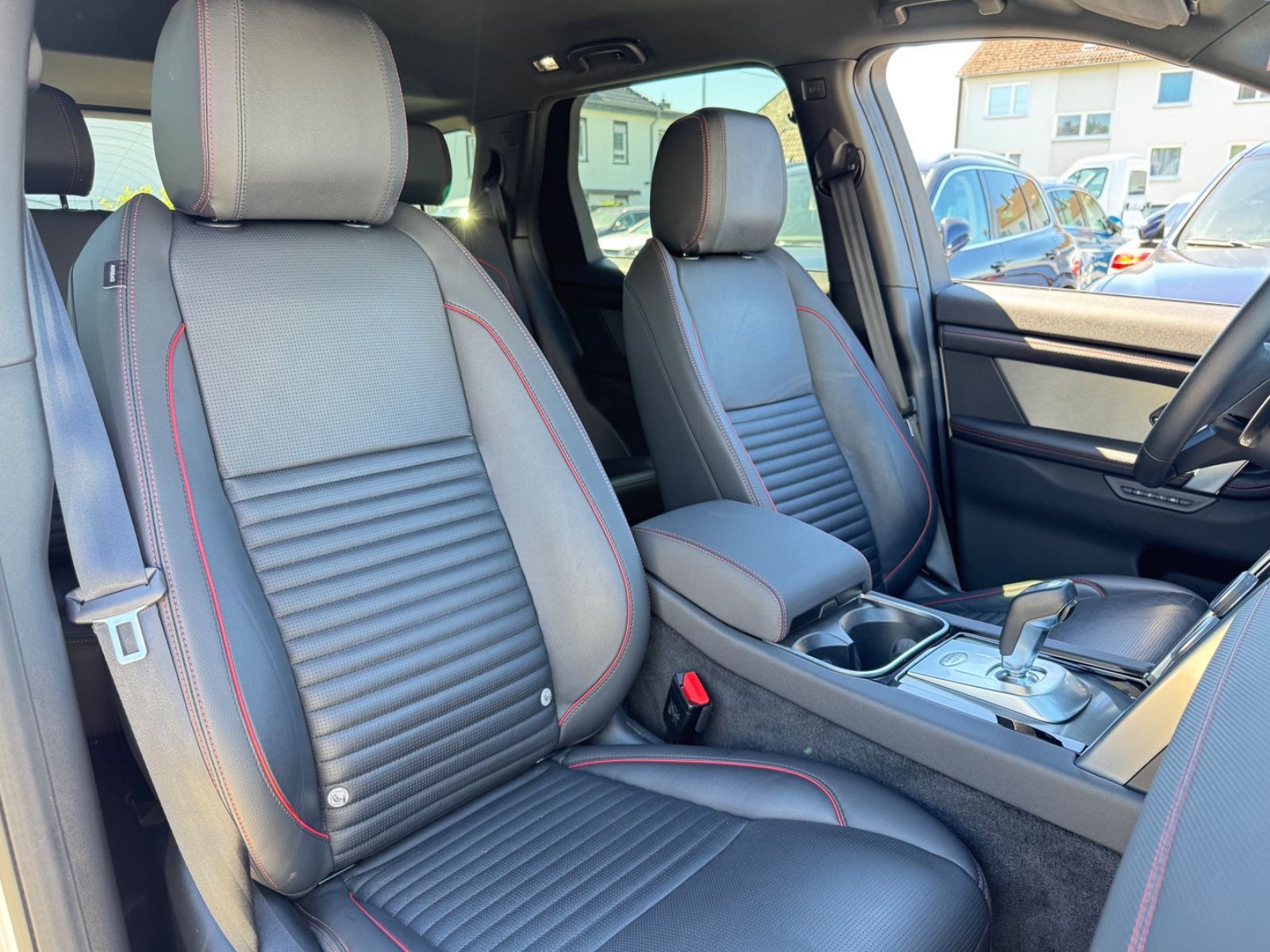 Fahrzeugabbildung Land Rover Discovery Sport R-Dynamic /MERIDIAN/CARPLAY/KAM