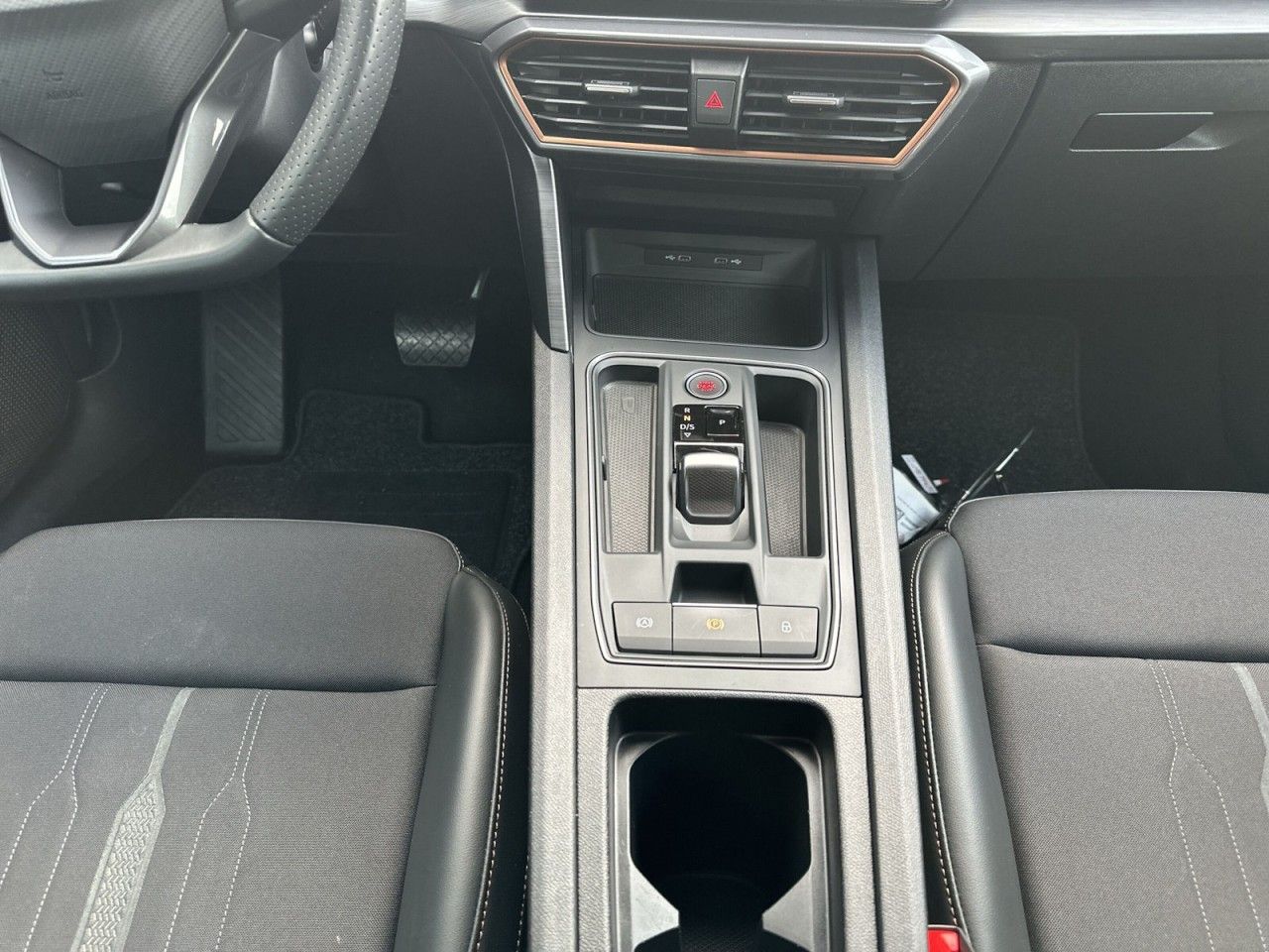 Fahrzeugabbildung CUPRA Leon 1.5 eTSI 150 PS DSG