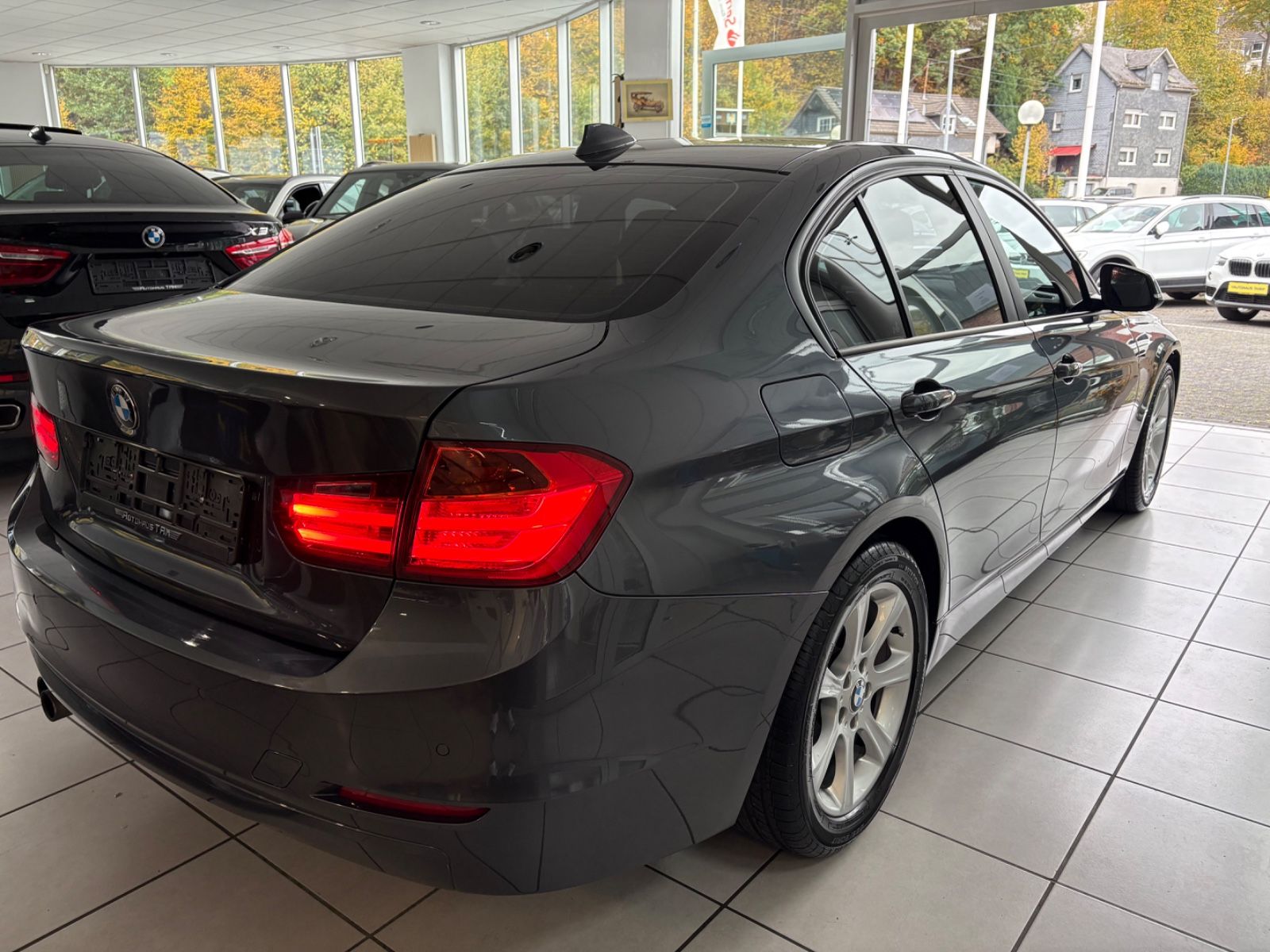 Fahrzeugabbildung BMW 325 d Lim. F30 *NAVIGATION*AMBIENTE*