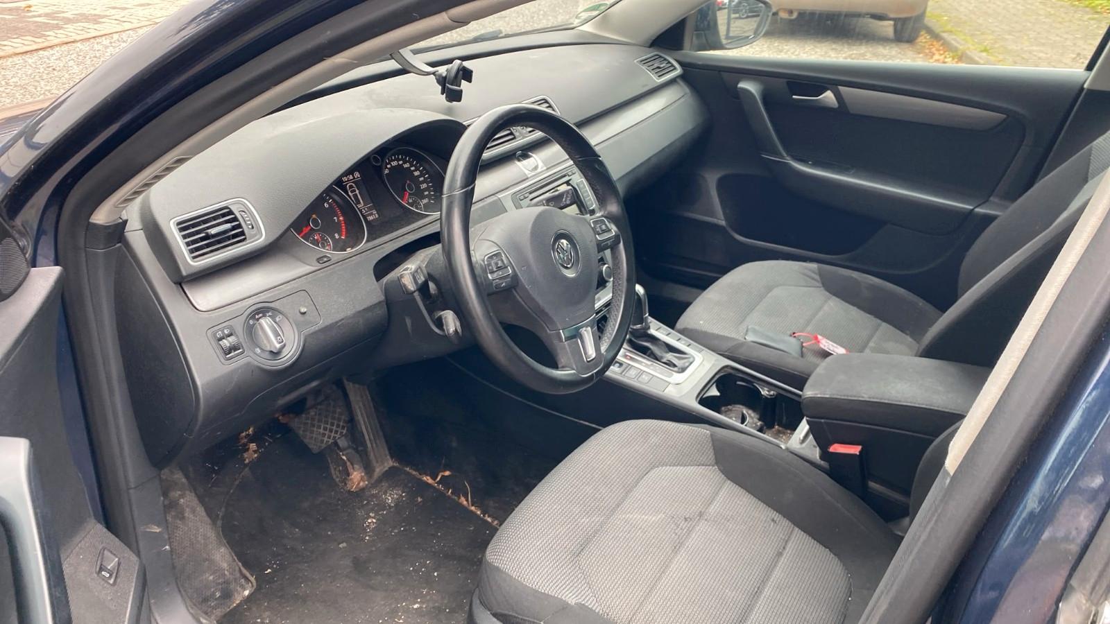 Volkswagen Passat 2011 — photo 12