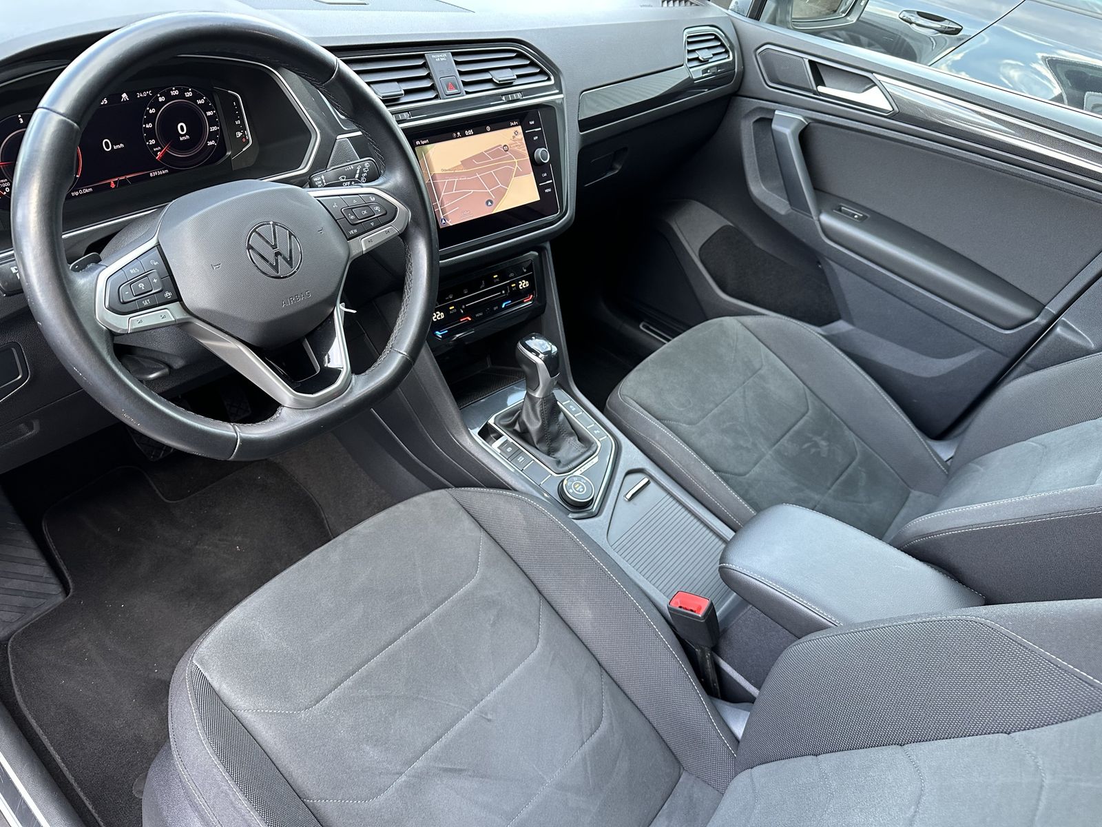 Fahrzeugabbildung Volkswagen Tiguan 2.0 TDI 4M DSG Elegance NAV+LED+AHK+PANO