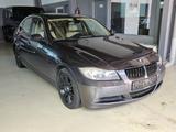 BMW 330i xDrive Aut.+Memory+Navi+Glasdach TÜV neu