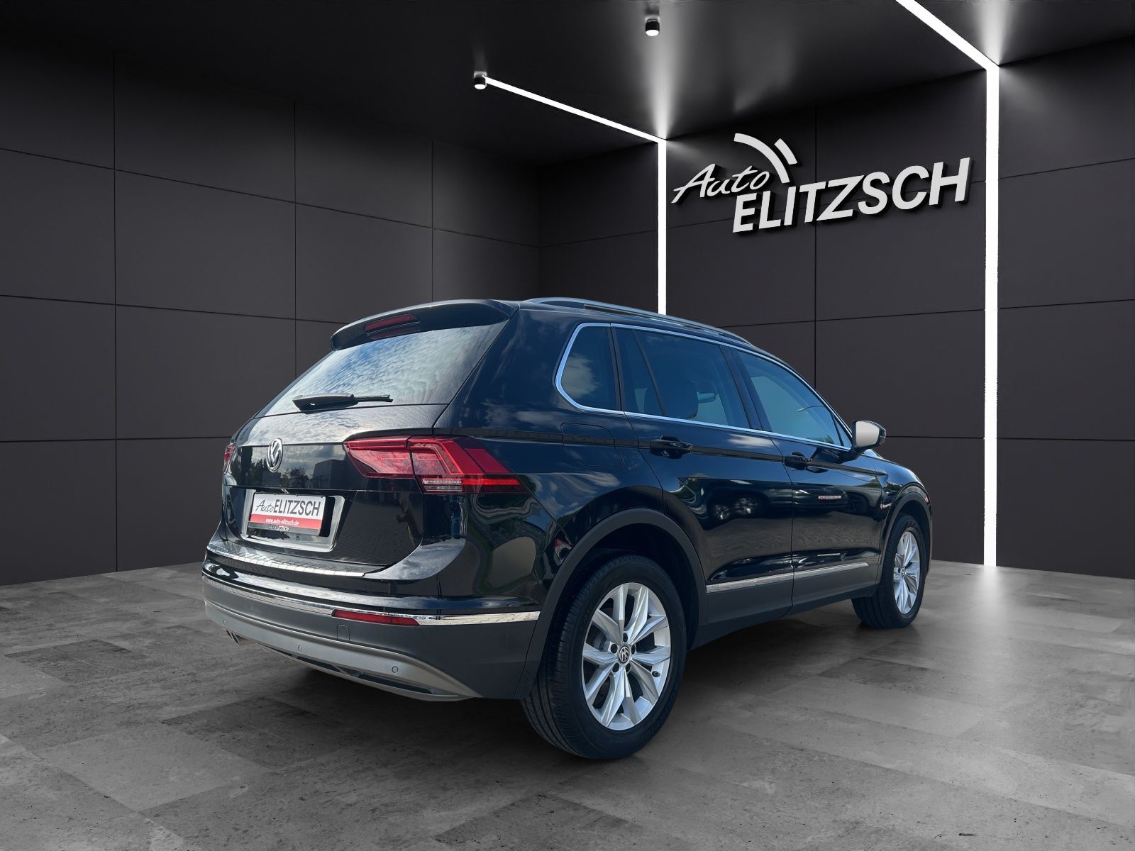 Fahrzeugabbildung Volkswagen Tiguan TDI HL 4M LED STH AHK Navi AID ACC SHZ RF