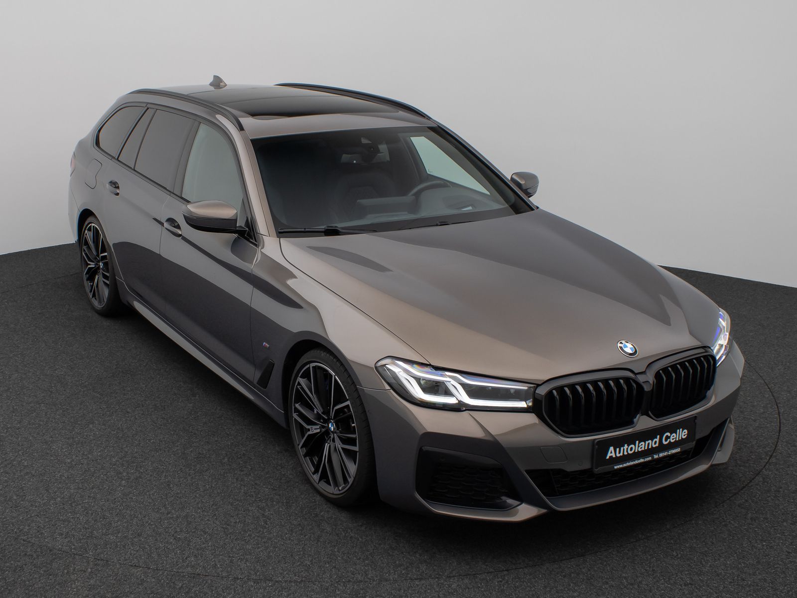 Fahrzeugabbildung BMW 530d xD M Sport Individual Panorama HUD 20Zoll
