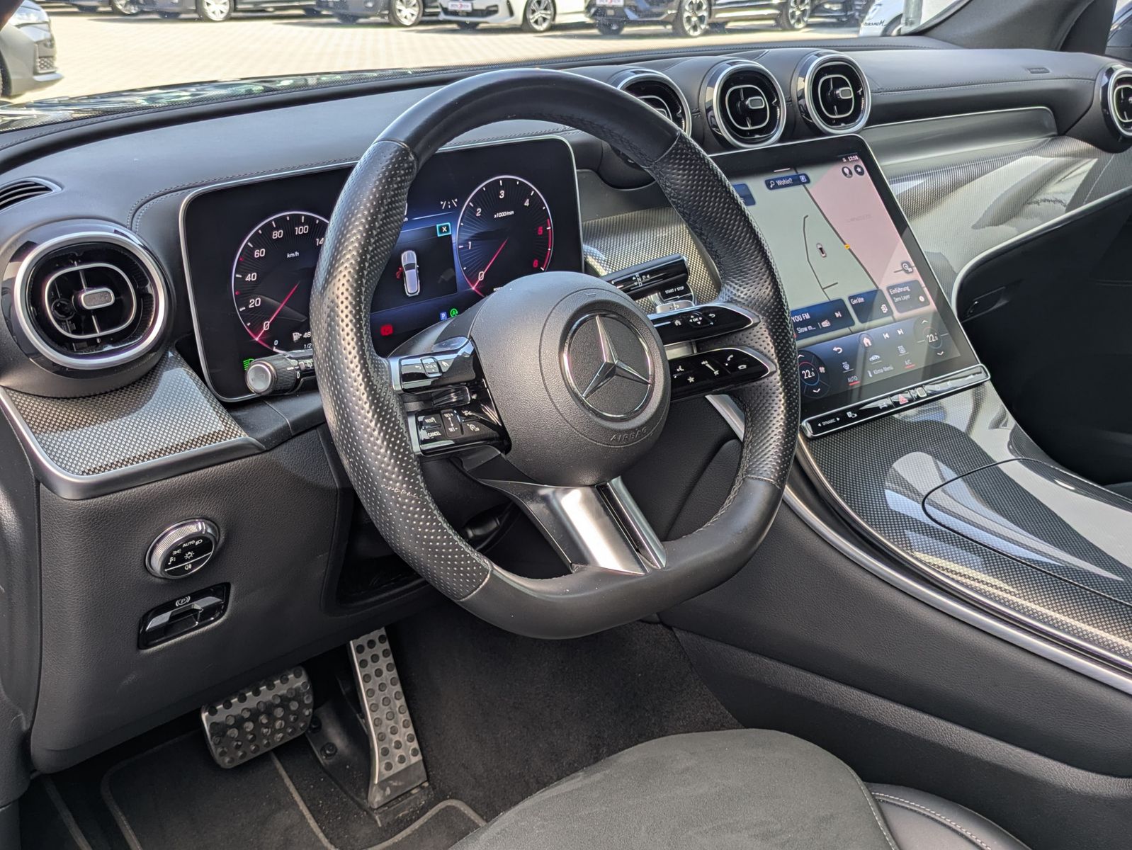 Fahrzeugabbildung Mercedes-Benz GLC 300 d 4M AMG PANO*DIGITAL-LIGHT*ACC*AHK*20"
