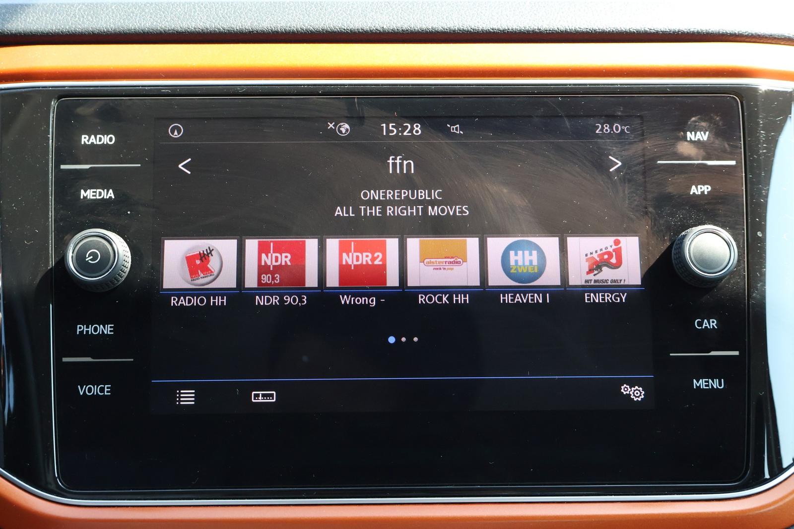 Volkswagen T-Roc 1.5 16V TSI Basis LED Sitzheizung DAB PDC