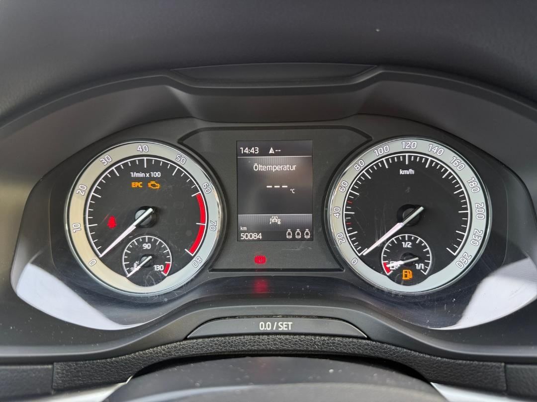 Karoq 1,5 TSI Clever Kamera Navi AHK LED Pano