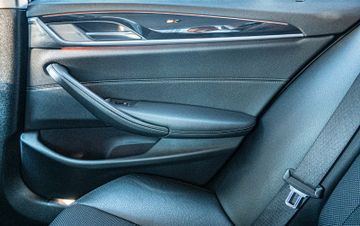 Fahrzeugabbildung BMW 520d Touring Sport Line HUD|LED|SHZ|NAVI|SPUR