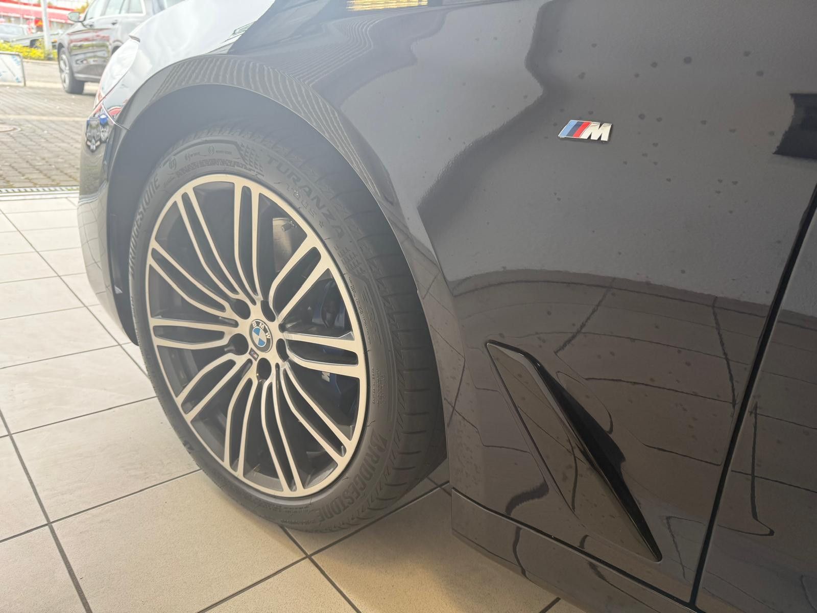 Fahrzeugabbildung BMW 540i Touring xDrive M /1.HAND/ SCHECKHEFT