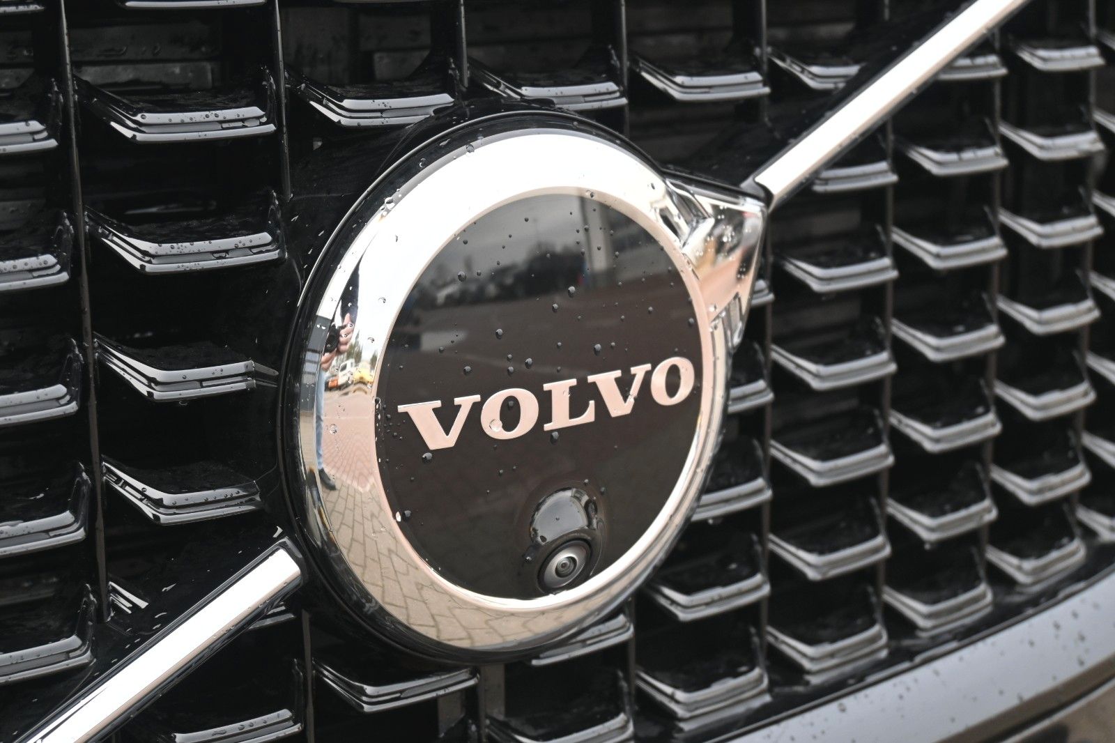 Fahrzeugabbildung Volvo XC60 B4D AWD Ultimate Dark*STDHZG*B&W*LUFT*ACC