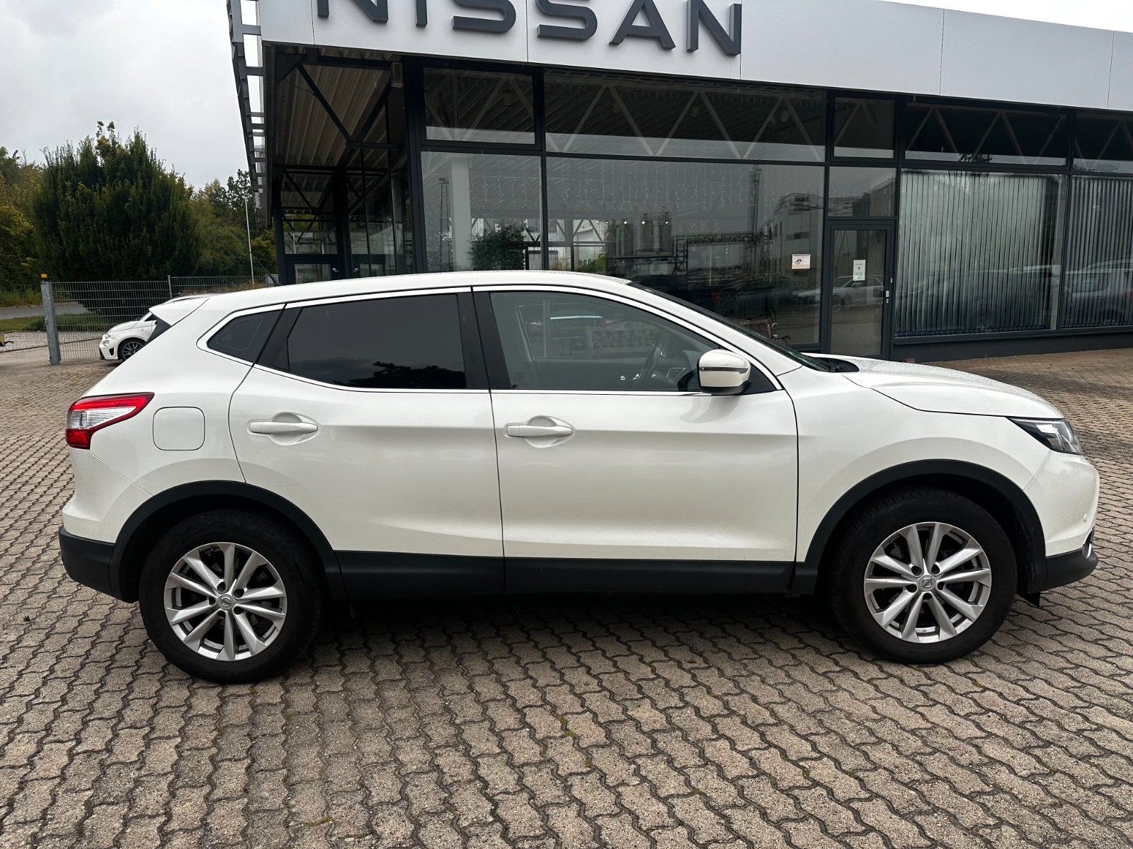 Fahrzeugabbildung Nissan Qashqai Autom. / Navi. / Sitzhzg.