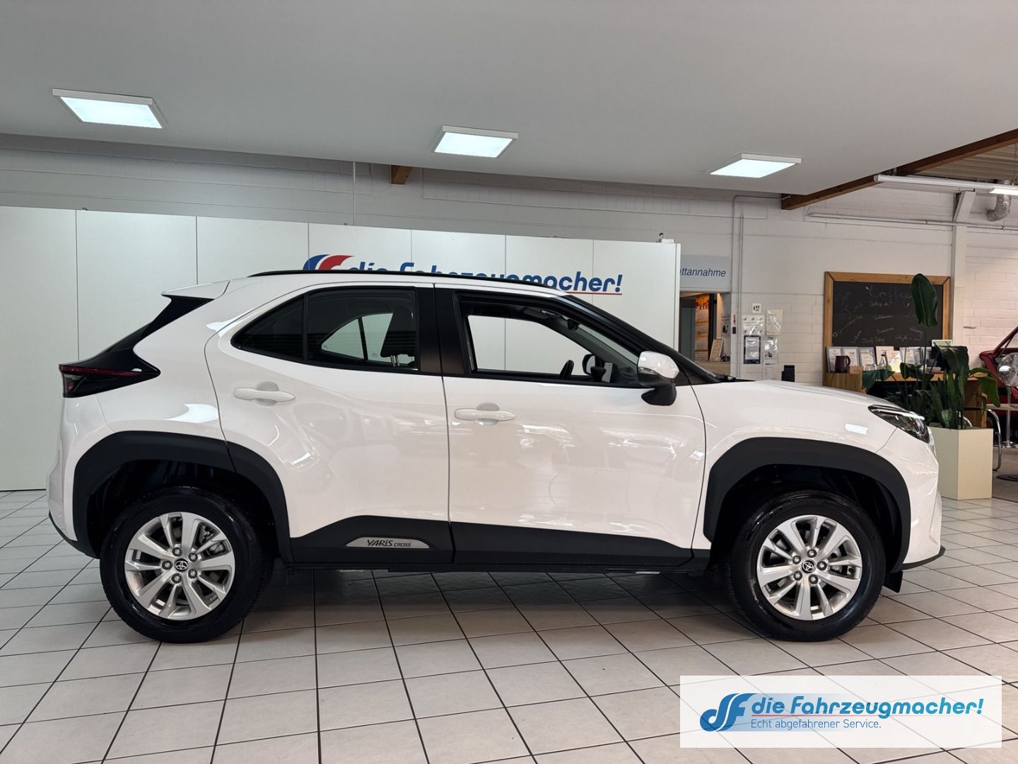 Fahrzeugabbildung Toyota Yaris Cross Hybrid FWD Comfort ACC DAB Spurhalte