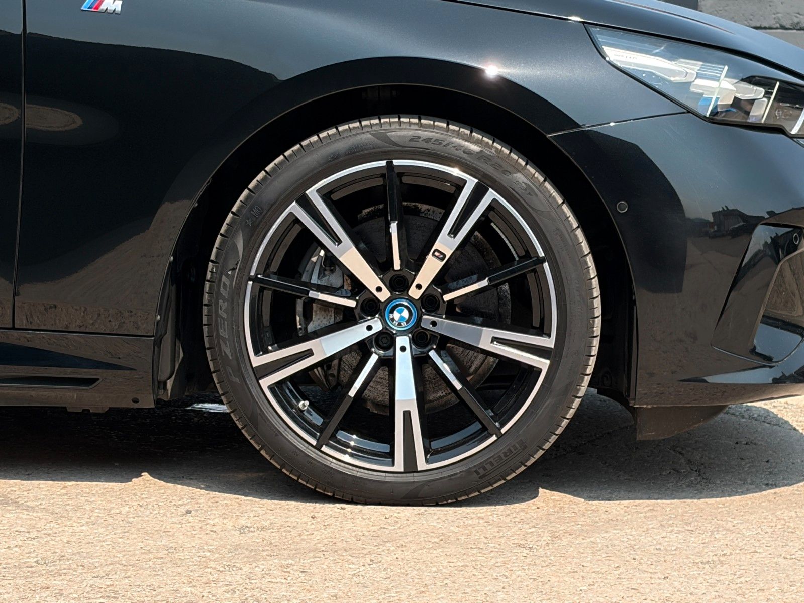Fahrzeugabbildung BMW i5 eDrive40 Touring M Sport Shadow 360° B&W HuD