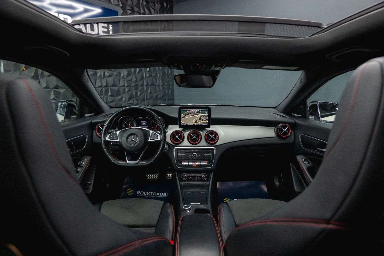 Fahrzeugabbildung Mercedes-Benz CLA 250 Shooting Brake 4Matic AMG Night Pano LED