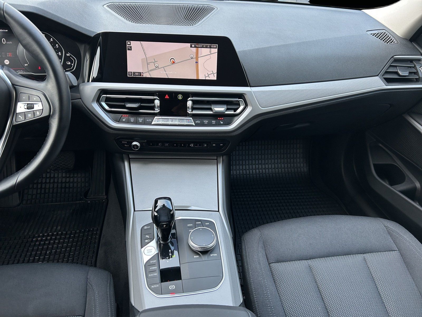 Fahrzeugabbildung BMW 330e Advantage/LIVE-COCKPIT+/LED/SHZ/